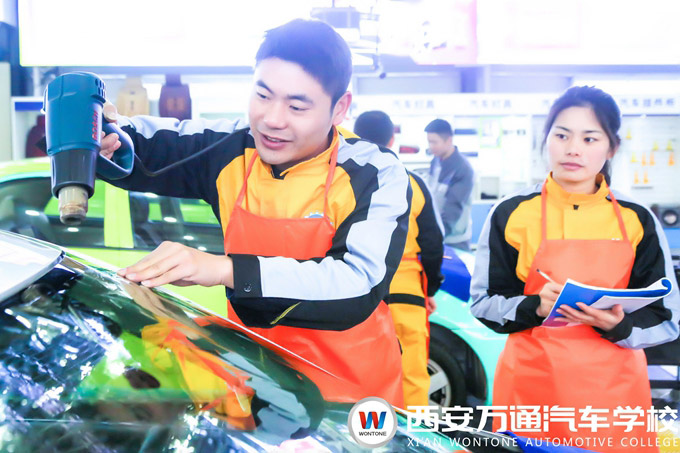 西安萬通汽車美容實訓(xùn)學(xué)習(xí)