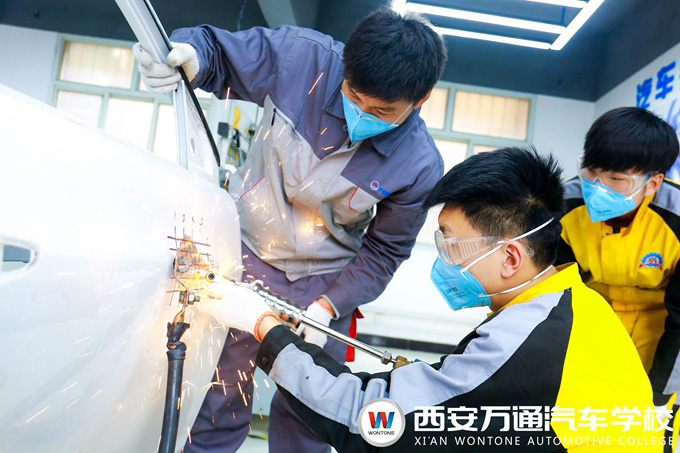 西安萬通汽車學校汽車鈑噴美技術實訓