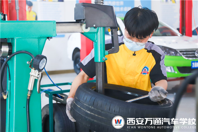 西安萬(wàn)通開(kāi)展入學(xué)來(lái)第一階段技能達(dá)標(biāo)考核，檢驗(yàn)學(xué)生學(xué)習(xí)成果